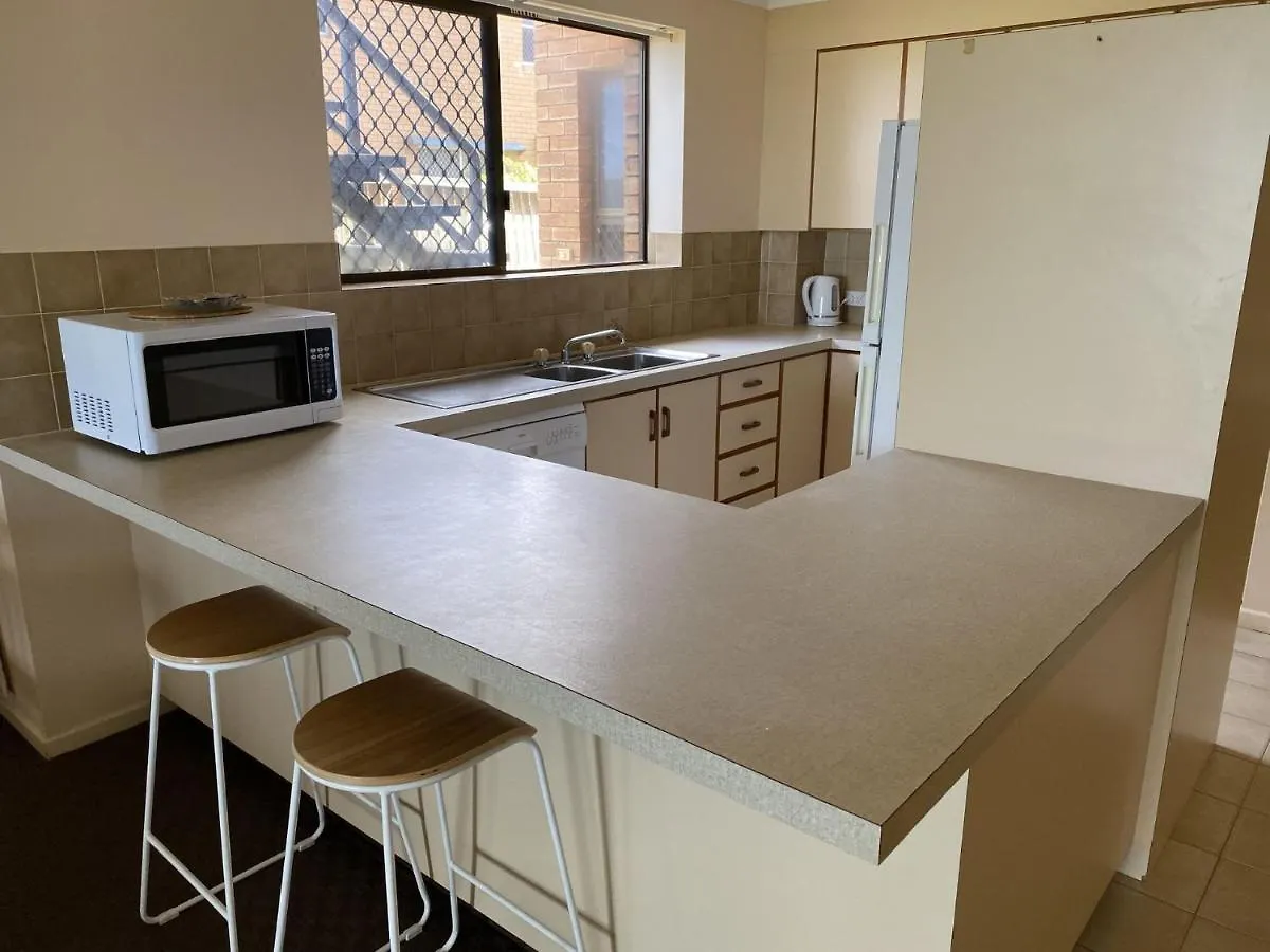 Horizons Unit 2 Beachfront Unit Bargara 0*,